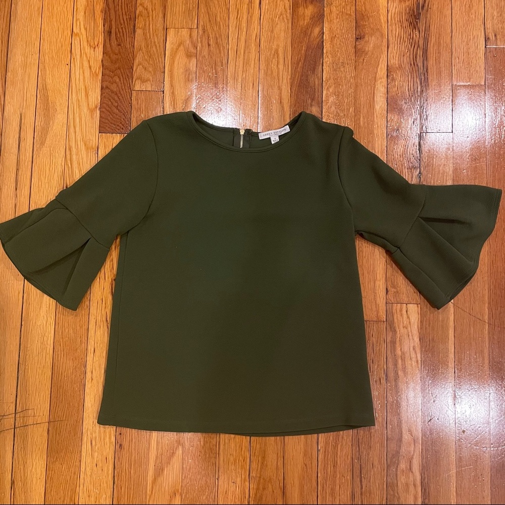 Green elbow-length shirt